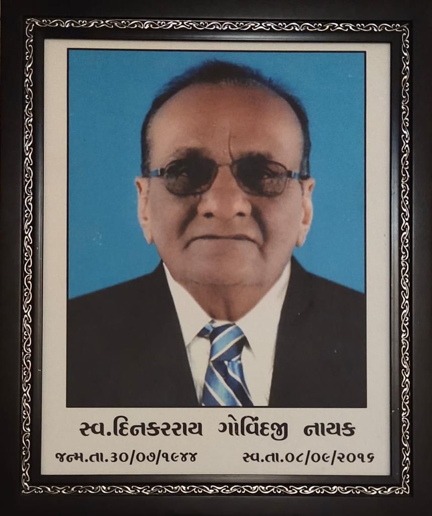 તા.૧૫-૦૬-૨૦૨૫ ના રોજ હેપ્પી ફાધર્સ ડે નિમિત્તે પપ્પાને યાદ કર્યા. પિતા દુનિયામાં ફક્ત એક જ વ્યક્તિ છે, જે તમને પોતાનાથી આગળ જોવા માંગે છે. તમારી ખૂબ ખૂબ યાદ આવે છે પપ્પા.